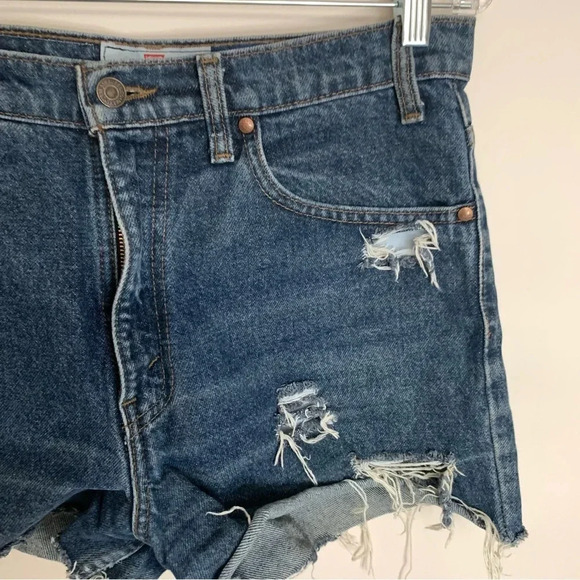 Levi's Dark Wash Distressed Relaxed Fit Cut Off Jean Shorts 32 - Picture 7 of 10